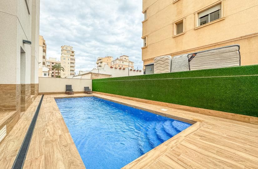 2 quarto Apartamento para venda em Torrevieja com piscina garagem - 215 000 € (Ref: 9645660)