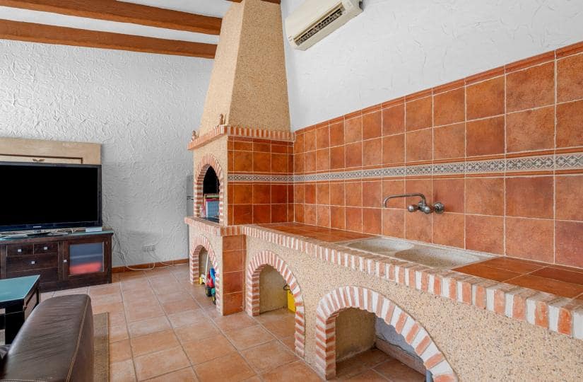 6 bedroom Finca/Country House for sale in Heredades with pool garage - € 595,000 (Ref: 9646311)