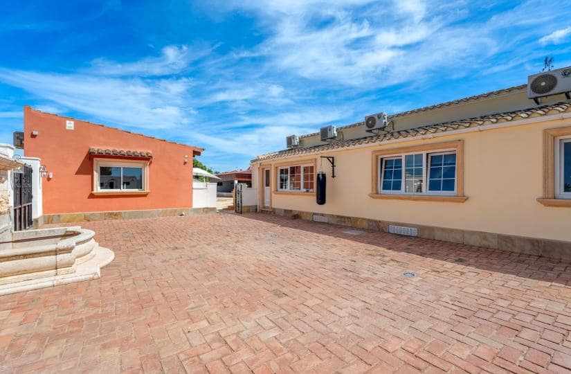 6 bedroom Finca/Country House for sale in Heredades with pool garage - € 595,000 (Ref: 9646311)