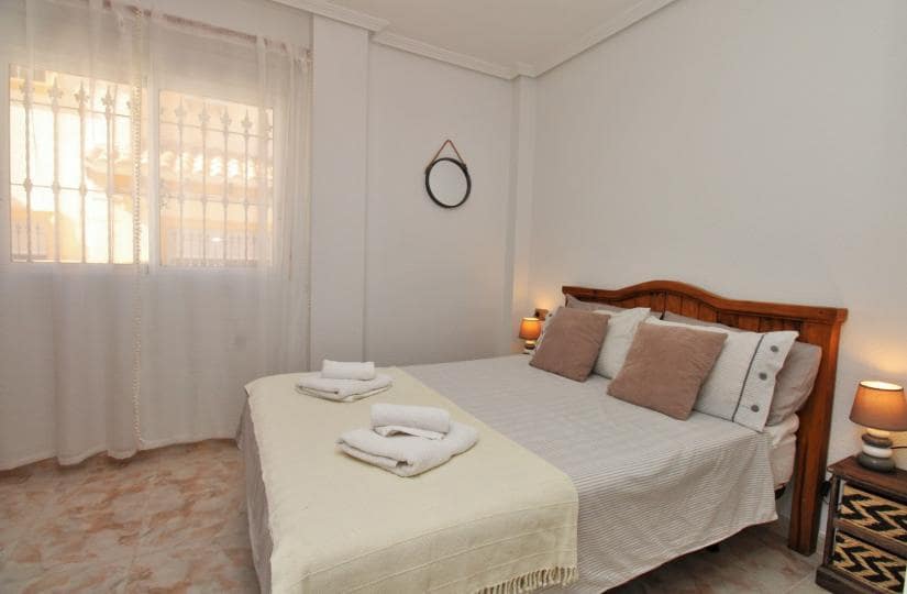 4 quarto Moradia para venda em Playa Flamenca com piscina garagem - 379 000 € (Ref: 9646313)