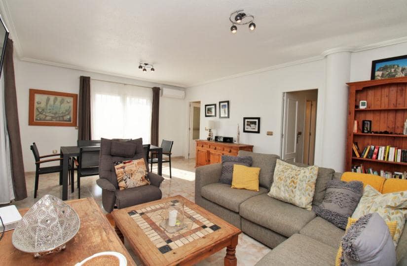 4 quarto Moradia para venda em Playa Flamenca com piscina garagem - 379 000 € (Ref: 9646313)