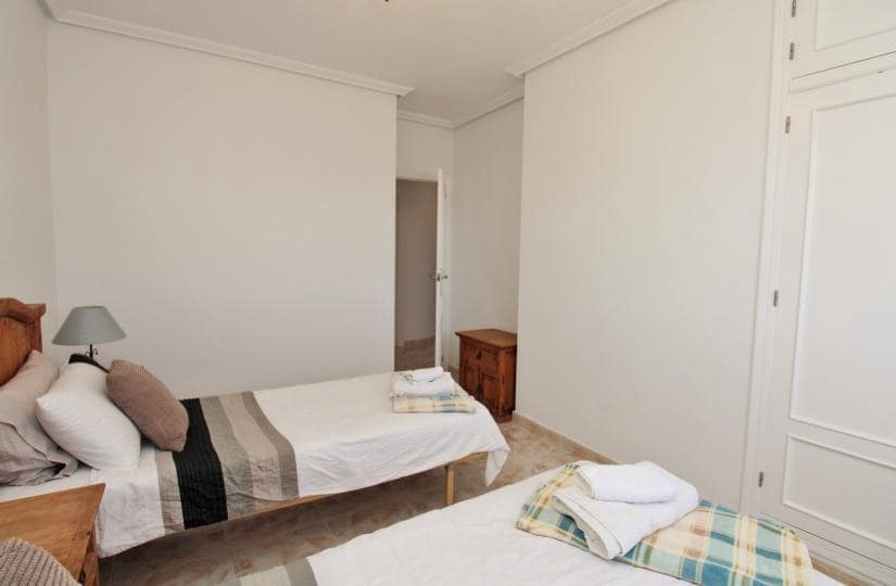 4 quarto Moradia para venda em Playa Flamenca com piscina garagem - 379 000 € (Ref: 9646313)