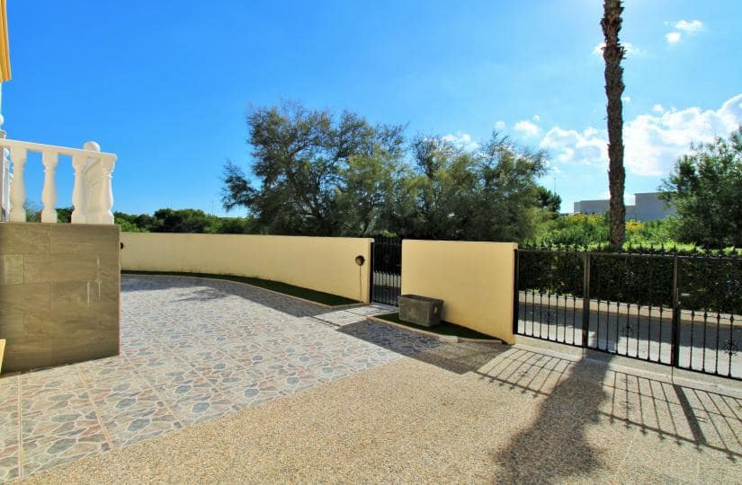 4 quarto Moradia para venda em Playa Flamenca com piscina garagem - 379 000 € (Ref: 9646313)