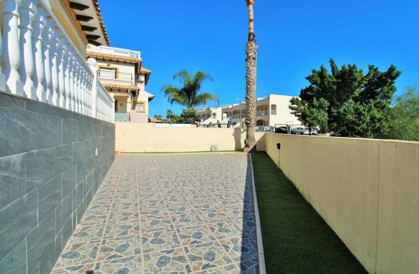 4 quarto Moradia para venda em Playa Flamenca com piscina garagem - 379 000 € (Ref: 9646313)