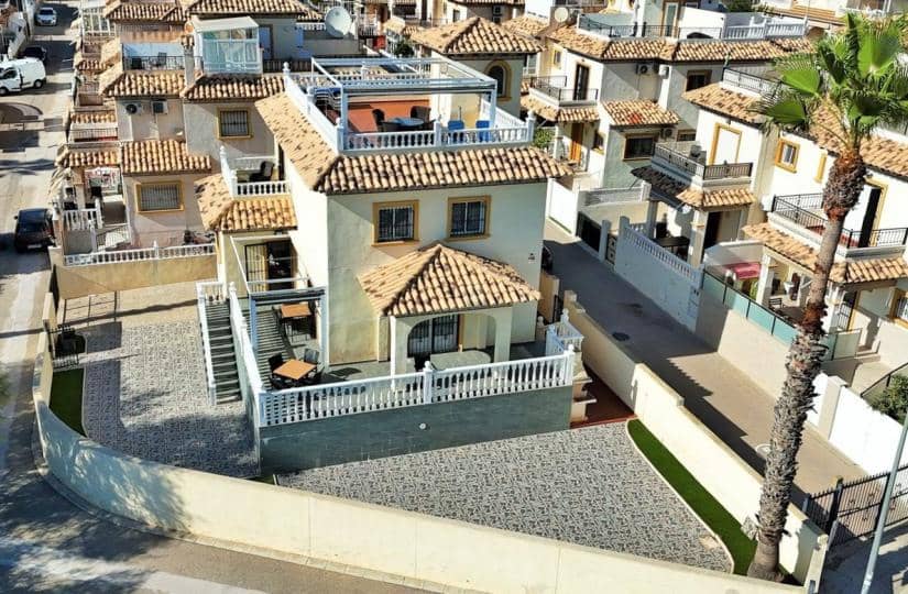 4 quarto Moradia para venda em Playa Flamenca com piscina garagem - 379 000 € (Ref: 9646313)