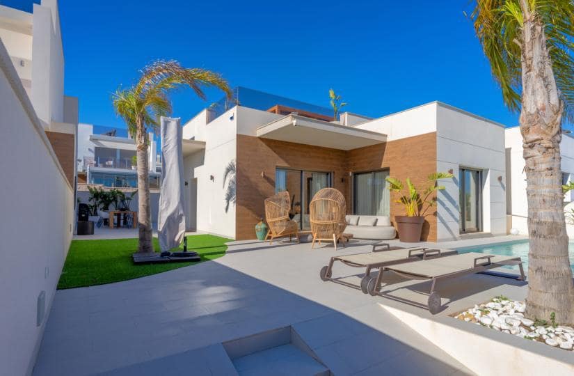 4 bedroom Villa for sale in San Miguel de Salinas with pool garage - € 589,000 (Ref: 9650547)