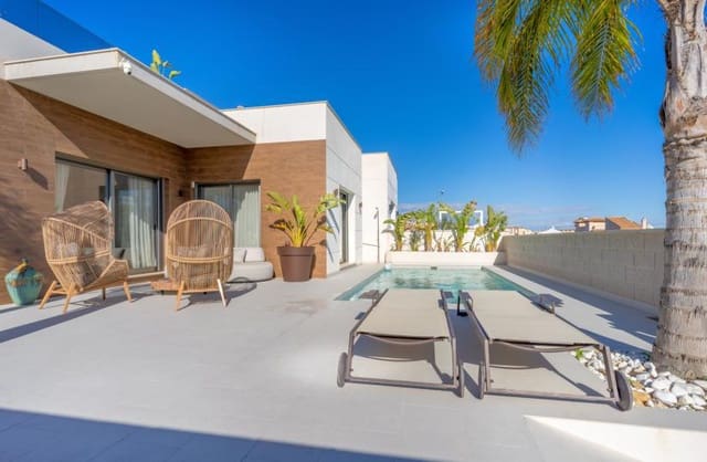 4 bedroom Villa for sale in San Miguel de Salinas with pool garage - € 589,000 (Ref: 9650547)