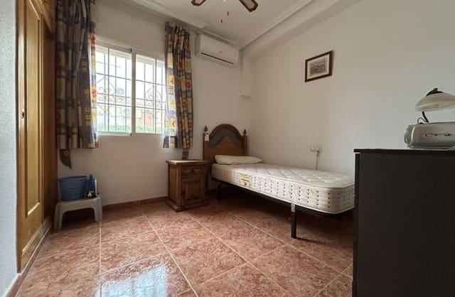 3 soverom Kjedet enebolig til salgs i La Regia, Orihuela med svømmebasseng garasje - € 220 000 (Ref: 9650900)