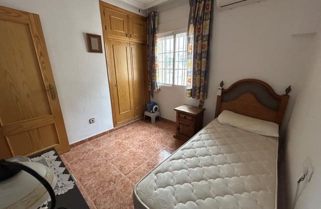 3 soverom Kjedet enebolig til salgs i La Regia, Orihuela med svømmebasseng garasje - € 220 000 (Ref: 9650900)