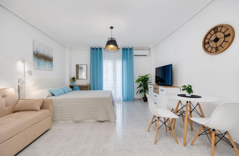 Apartamento en Torrevieja en venta con piscina - 117.000 € (Ref: 9658071)