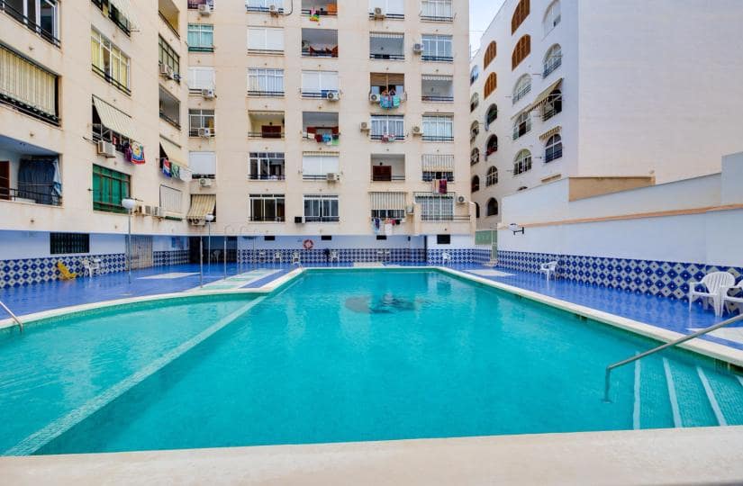 Apartamento en Torrevieja en venta con piscina - 117.000 € (Ref: 9658071)