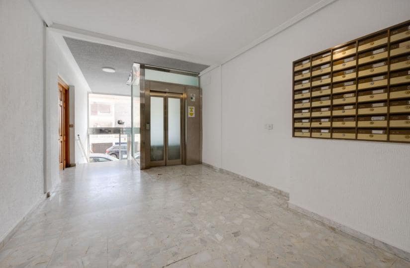 Apartamento en Torrevieja en venta con piscina - 117.000 € (Ref: 9658071)