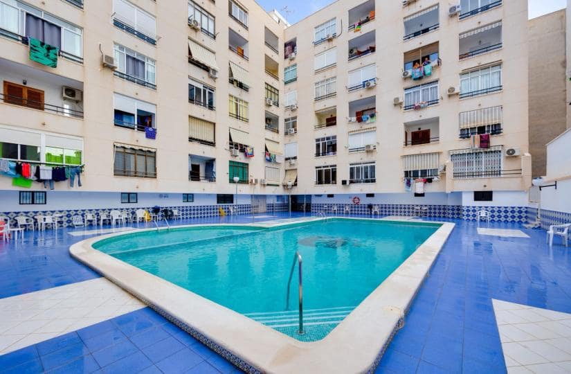 Apartamento en Torrevieja en venta con piscina - 117.000 € (Ref: 9658071)