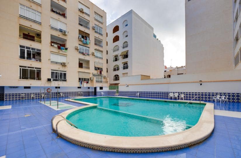 Apartamento en Torrevieja en venta con piscina - 117.000 € (Ref: 9658071)