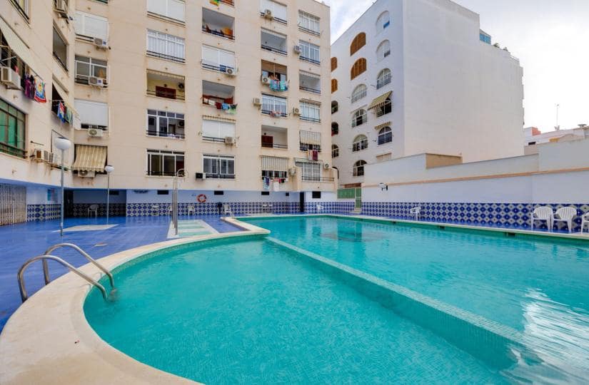 Apartamento en Torrevieja en venta con piscina - 117.000 € (Ref: 9658071)