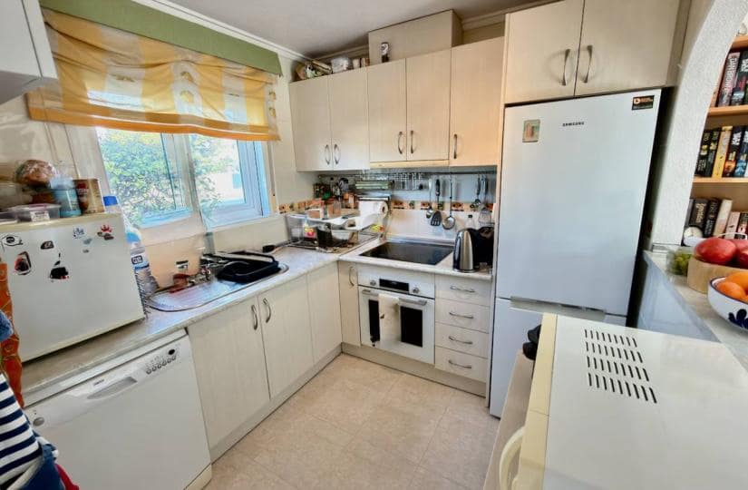 3 soverom Kjedet enebolig til salgs i Ciudad Quesada med svømmebasseng garasje - € 195 000 (Ref: 9665451)