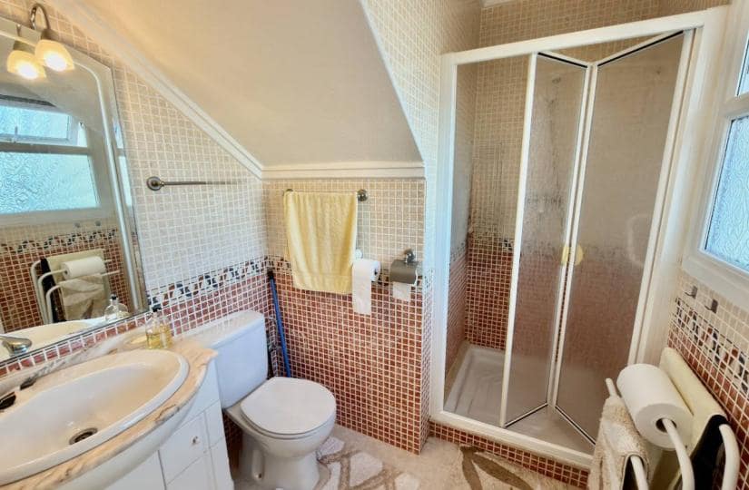 3 soverom Kjedet enebolig til salgs i Ciudad Quesada med svømmebasseng garasje - € 195 000 (Ref: 9665451)