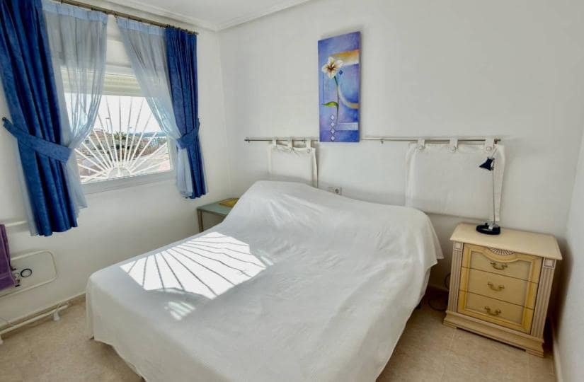 3 soverom Kjedet enebolig til salgs i Ciudad Quesada med svømmebasseng garasje - € 195 000 (Ref: 9665451)