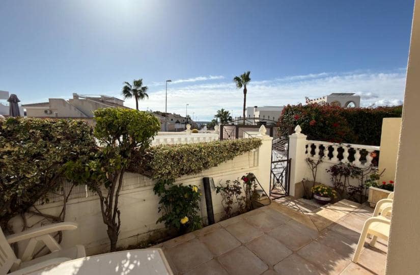 3 soverom Kjedet enebolig til salgs i Ciudad Quesada med svømmebasseng garasje - € 195 000 (Ref: 9665451)