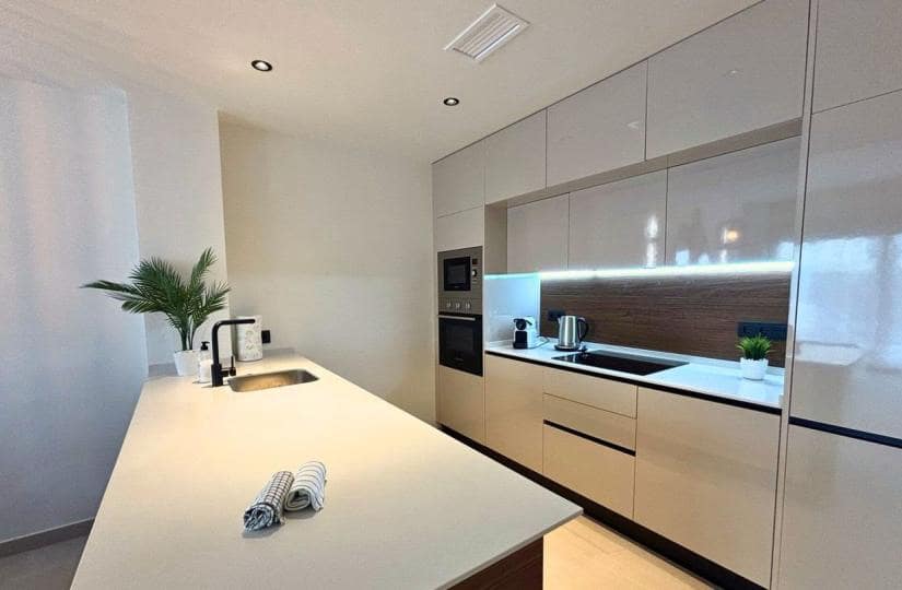 Apartamento de 2 habitaciones en La Veleta en venta con piscina garaje - 349.000 € (Ref: 9665607)