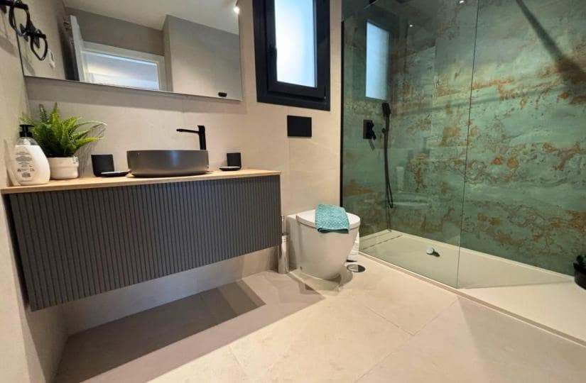 Apartamento de 2 habitaciones en La Veleta en venta con piscina garaje - 349.000 € (Ref: 9665607)