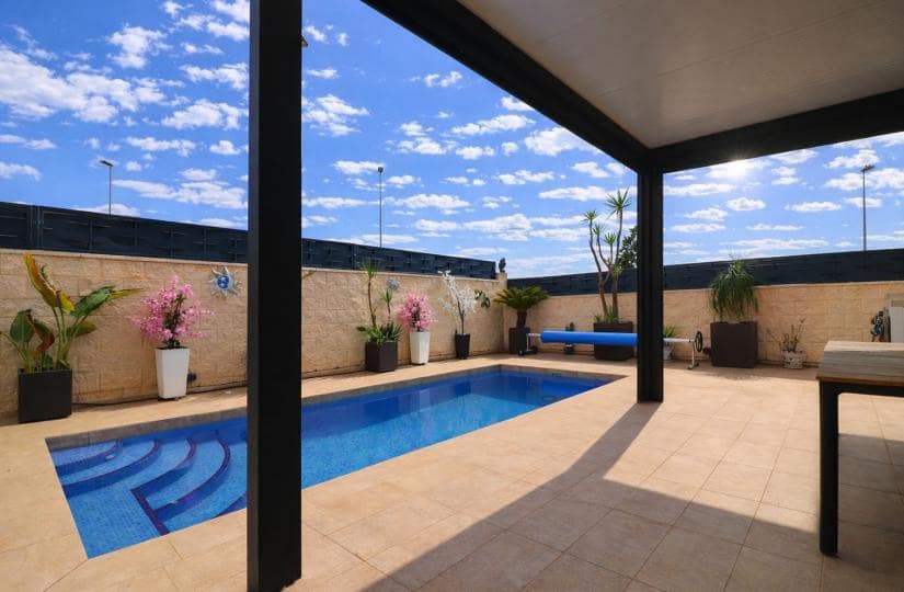 3 bedroom Villa for sale in Benijofar with pool garage - € 399,950 (Ref: 9669753)