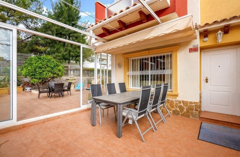 Casa de 3 habitaciones en Villamartin en venta con piscina garaje - 345.000 € (Ref: 9669858)