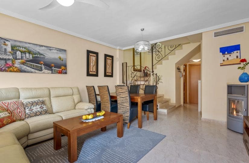 Casa de 3 habitaciones en Villamartin en venta con piscina garaje - 345.000 € (Ref: 9669858)