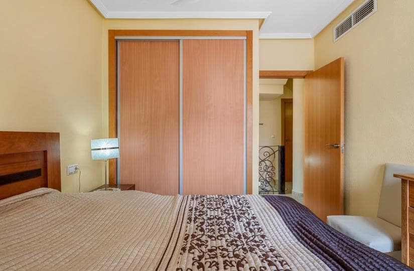 Casa de 3 habitaciones en Villamartin en venta con piscina garaje - 345.000 € (Ref: 9669858)