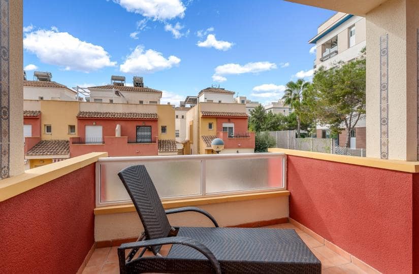 Casa de 3 habitaciones en Villamartin en venta con piscina garaje - 345.000 € (Ref: 9669858)