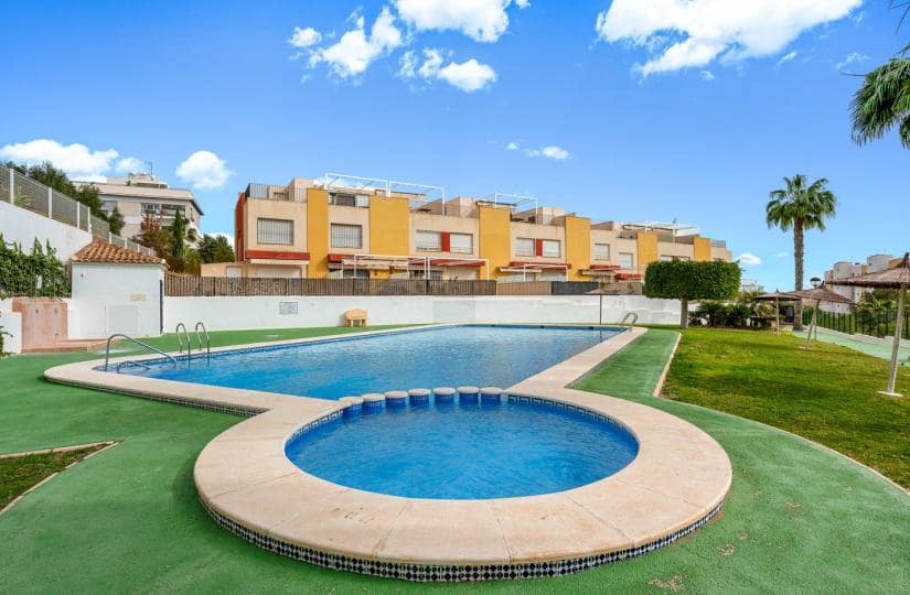 Casa de 3 habitaciones en Villamartin en venta con piscina garaje - 345.000 € (Ref: 9669858)