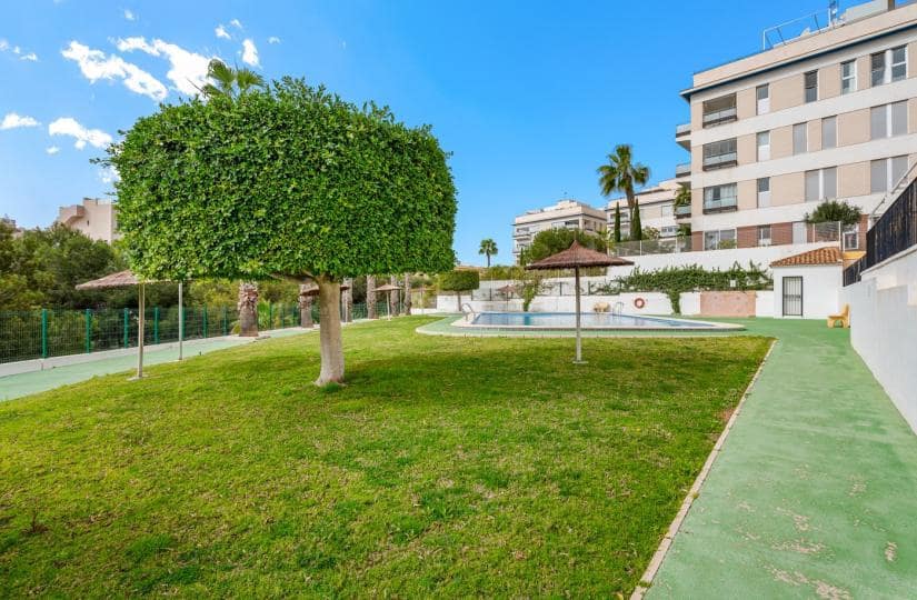 Casa de 3 habitaciones en Villamartin en venta con piscina garaje - 345.000 € (Ref: 9669858)
