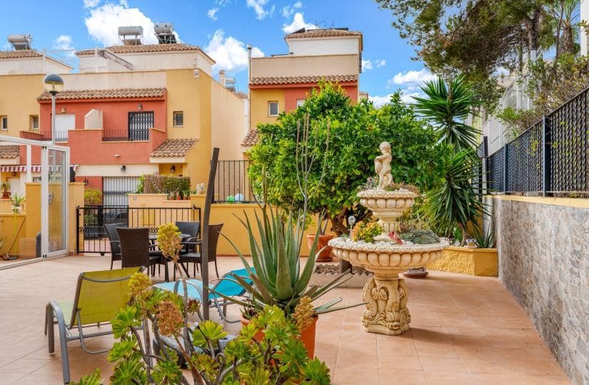 Casa de 3 habitaciones en Villamartin en venta con piscina garaje - 345.000 € (Ref: 9669858)