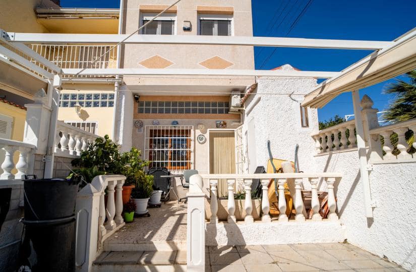 Casa de 2 habitaciones en Torrevieja en venta con garaje - 139.995 € (Ref: 9672405)