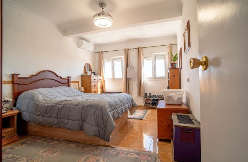 Casa de 2 habitaciones en Torrevieja en venta con garaje - 139.995 € (Ref: 9672405)