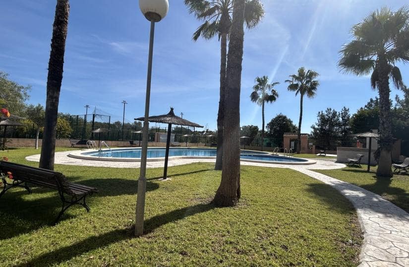 Apartamento de 2 habitaciones en Orihuela Costa en venta con piscina - 148.000 € (Ref: 9676635)