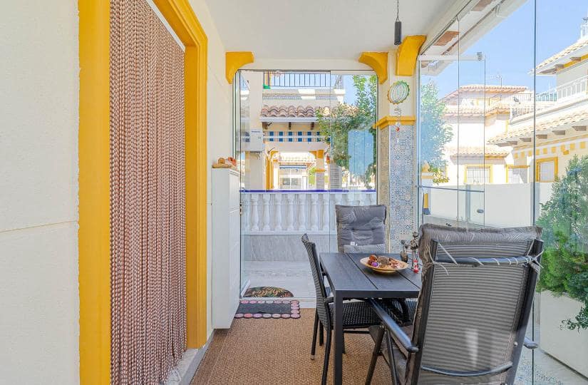 2 makuuhuone Paritalo myytävänä paikassa Orihuela Costa mukana uima-altaan - 269 000 € (Ref: 9688653)