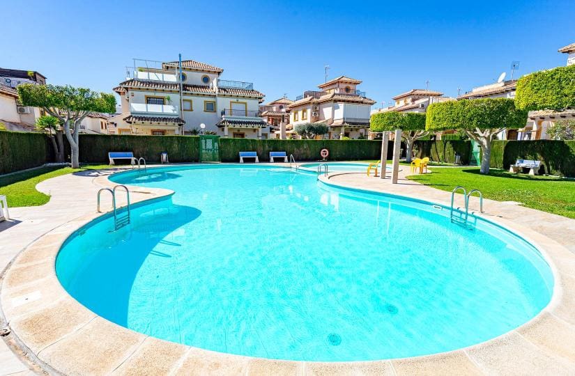 2 makuuhuone Paritalo myytävänä paikassa Orihuela Costa mukana uima-altaan - 269 000 € (Ref: 9688653)