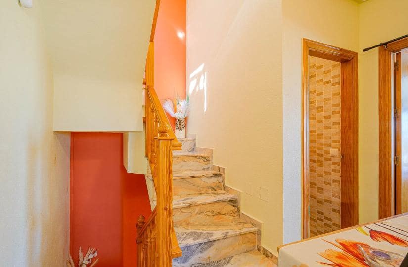 2 makuuhuone Paritalo myytävänä paikassa Orihuela Costa mukana uima-altaan - 269 000 € (Ref: 9688653)