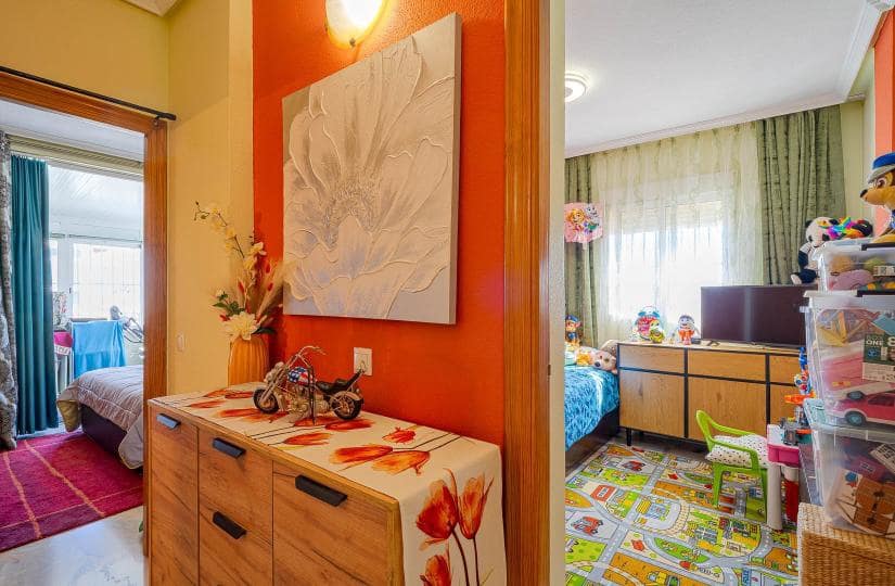 2 makuuhuone Paritalo myytävänä paikassa Orihuela Costa mukana uima-altaan - 269 000 € (Ref: 9688653)