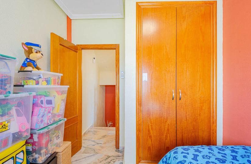 2 makuuhuone Paritalo myytävänä paikassa Orihuela Costa mukana uima-altaan - 269 000 € (Ref: 9688653)