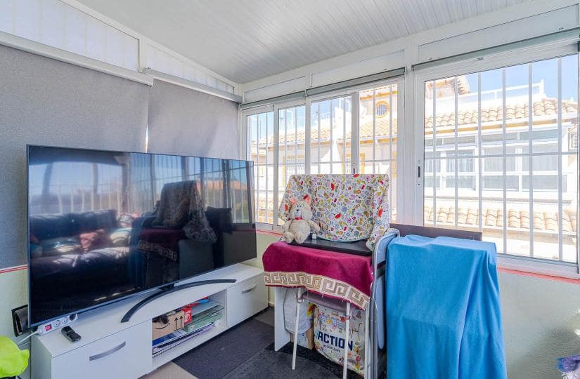 2 makuuhuone Paritalo myytävänä paikassa Orihuela Costa mukana uima-altaan - 269 000 € (Ref: 9688653)