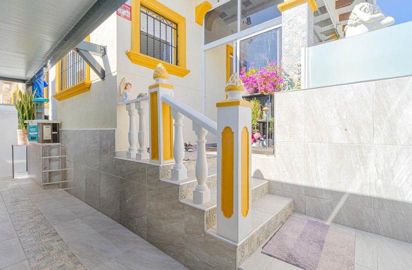 2 makuuhuone Paritalo myytävänä paikassa Orihuela Costa mukana uima-altaan - 269 000 € (Ref: 9688653)