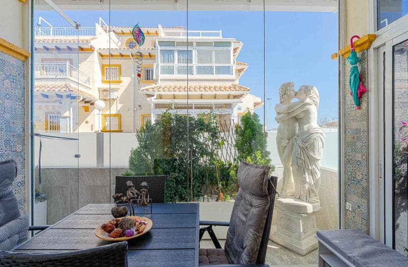 2 makuuhuone Paritalo myytävänä paikassa Orihuela Costa mukana uima-altaan - 269 000 € (Ref: 9688653)