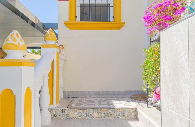 2 makuuhuone Paritalo myytävänä paikassa Orihuela Costa mukana uima-altaan - 269 000 € (Ref: 9688653)