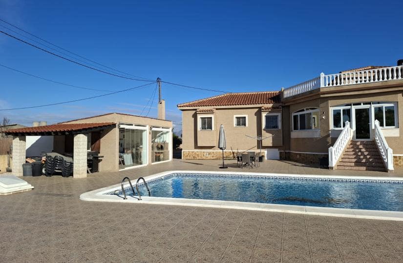 5 Zimmer Villa zu verkaufen in Catral mit Pool Garage - 449.995 € (Ref: 9688654)