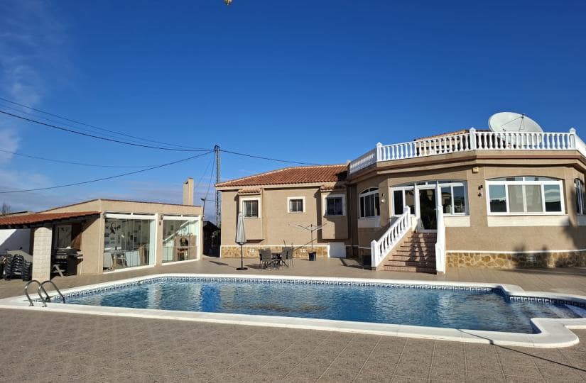 5 Zimmer Villa zu verkaufen in Catral mit Pool Garage - 449.995 € (Ref: 9688654)