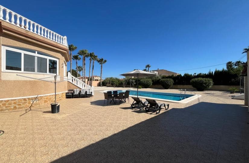 5 Zimmer Villa zu verkaufen in Catral mit Pool Garage - 449.995 € (Ref: 9688654)