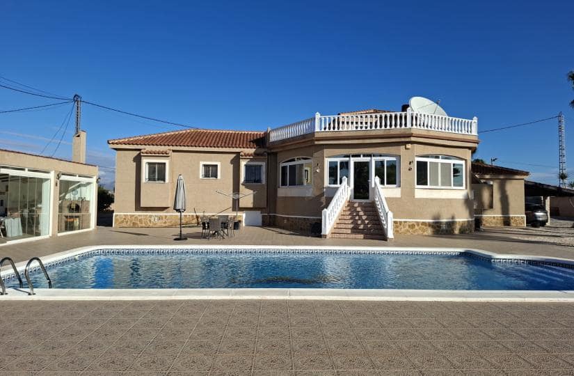 5 Zimmer Villa zu verkaufen in Catral mit Pool Garage - 449.995 € (Ref: 9688654)