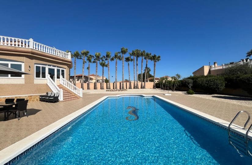 5 Zimmer Villa zu verkaufen in Catral mit Pool Garage - 449.995 € (Ref: 9688654)